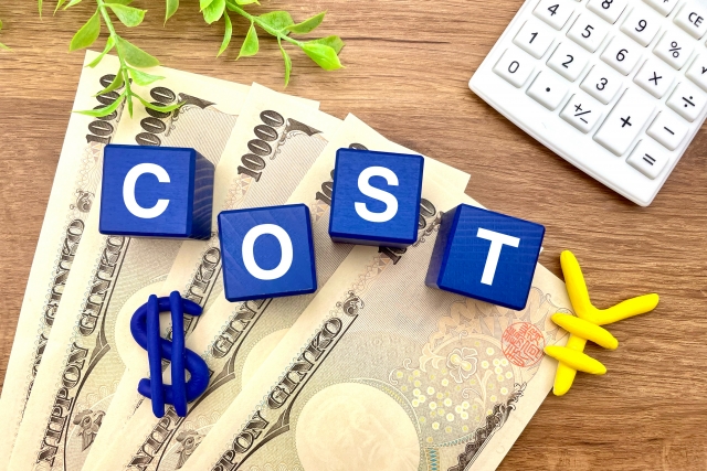 現金や電卓とCOST