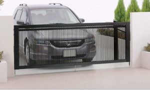 カーゲートの扉と車